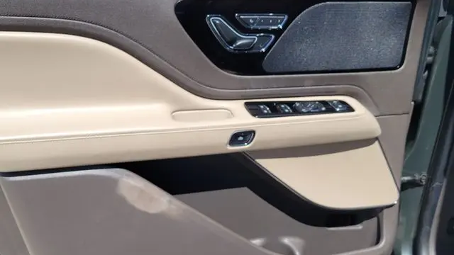 2022 Lincoln Aviator Standard