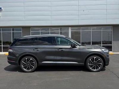 Photo of a 2020 Lincoln Aviator AWD Reserve 4DR SUV for sale