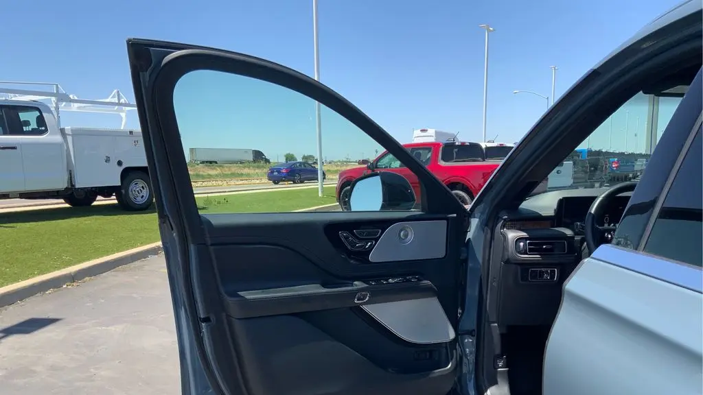 2025 Lincoln Aviator Black Label