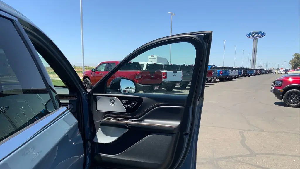 2025 Lincoln Aviator Black Label