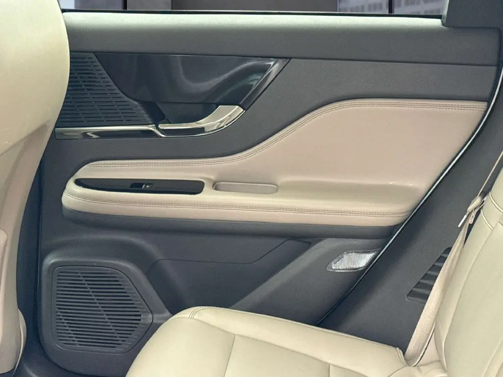 2022 Lincoln Corsair - $28,995