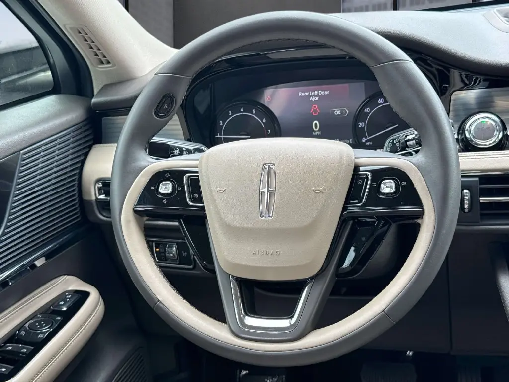 2022 Lincoln Corsair - $28,995