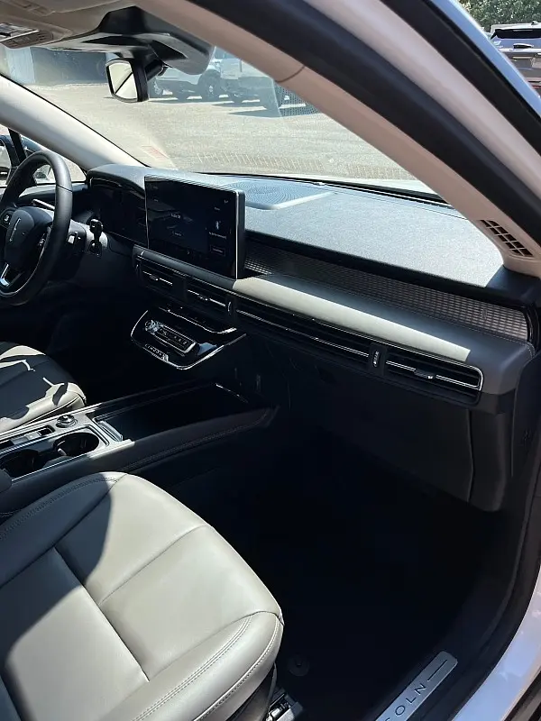 2023 Lincoln Corsair - $28,998