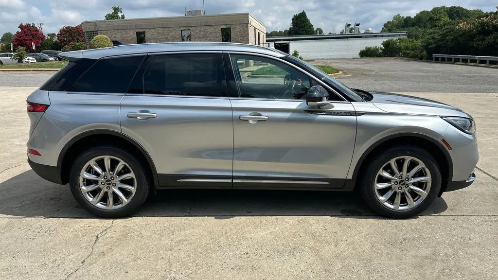 2022 Lincoln Corsair Standard