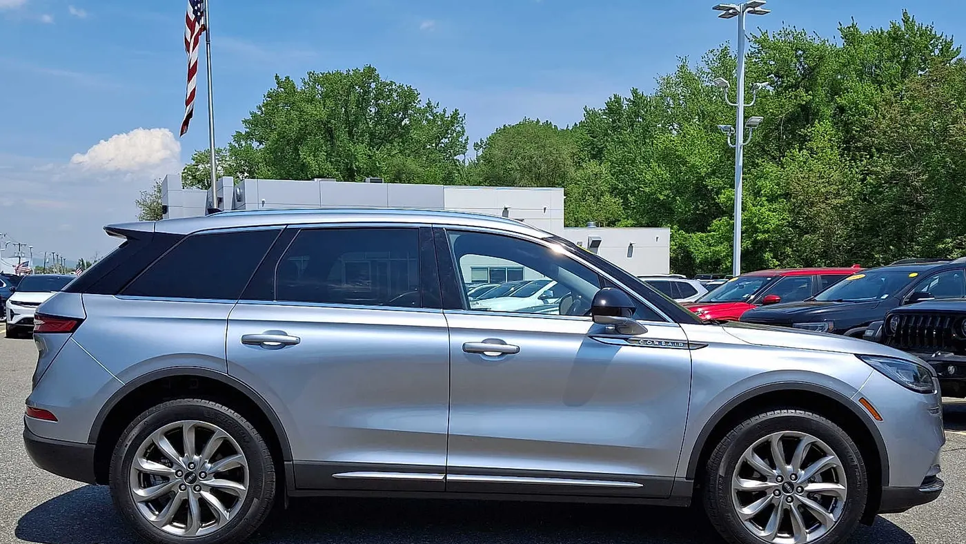 2022 Lincoln Corsair Standard