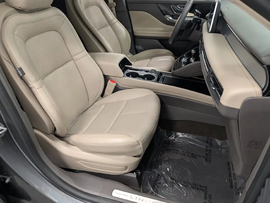 2022 Lincoln Corsair - $28,900
