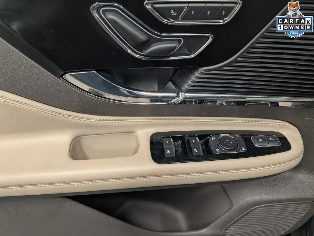 2022 Lincoln Corsair - $28,900