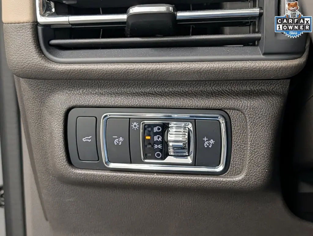 2022 Lincoln Corsair - $28,900