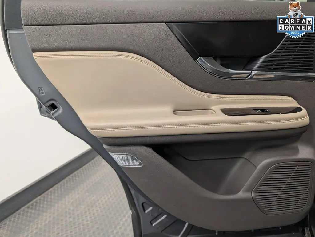2022 Lincoln Corsair - $28,900