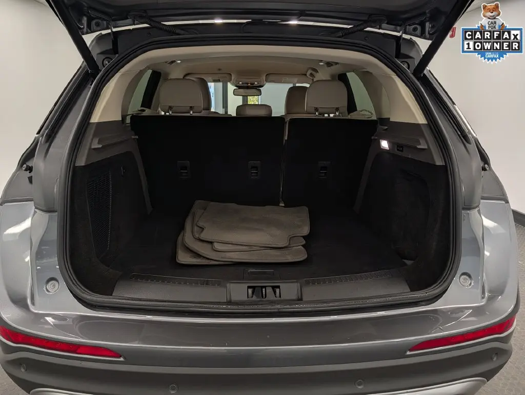 2022 Lincoln Corsair - $28,900