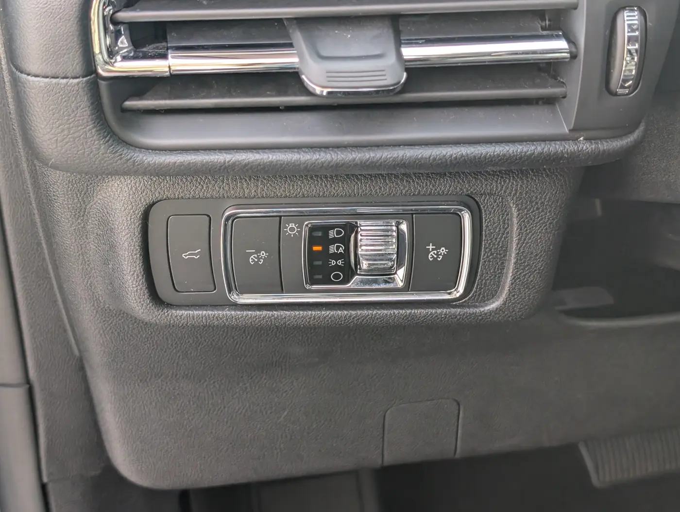 2022 Lincoln Corsair - $24,500