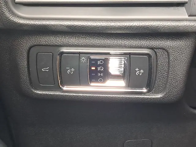 2022 Lincoln Corsair - $23,980