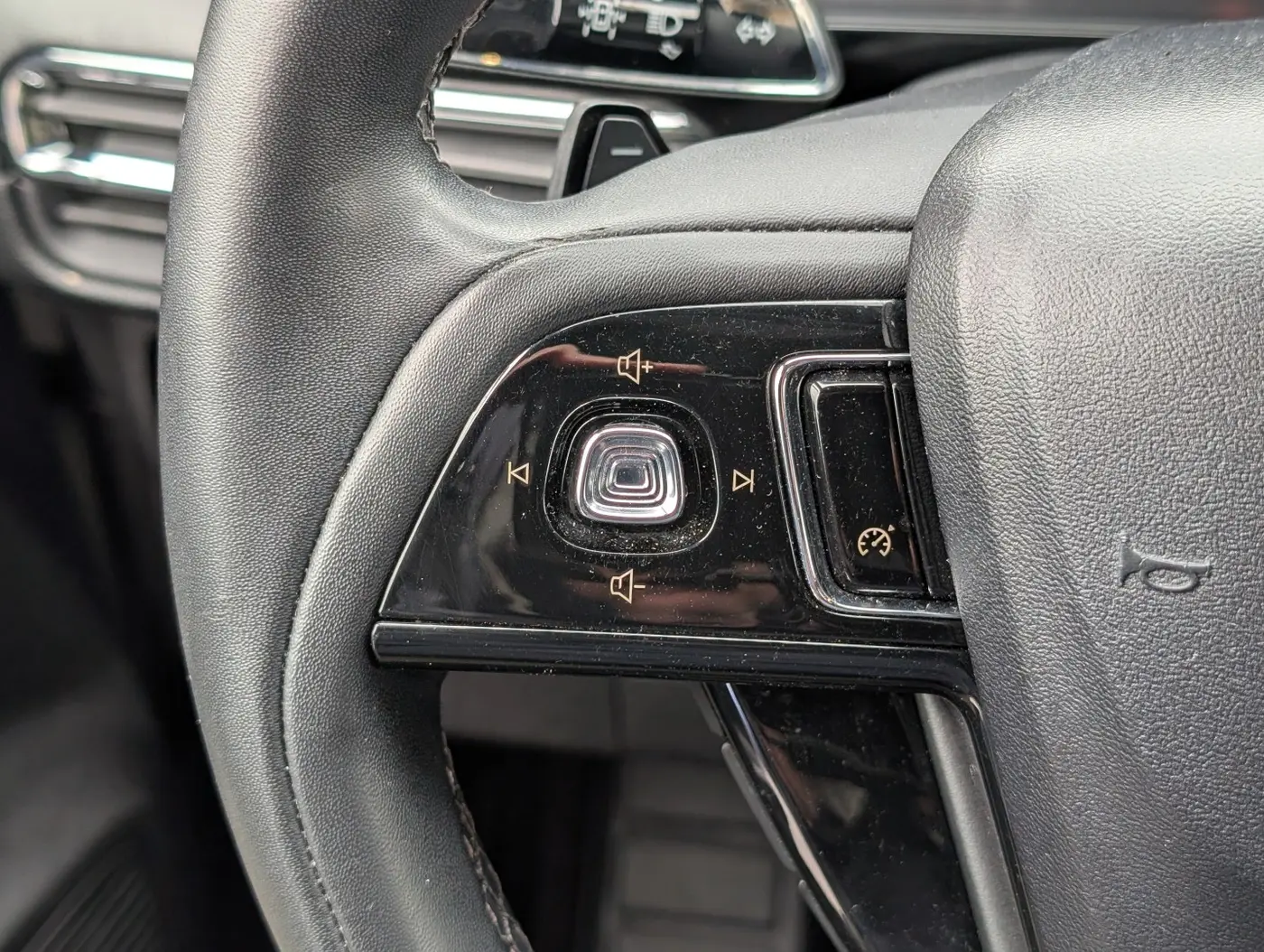 2022 Lincoln Corsair - $23,000
