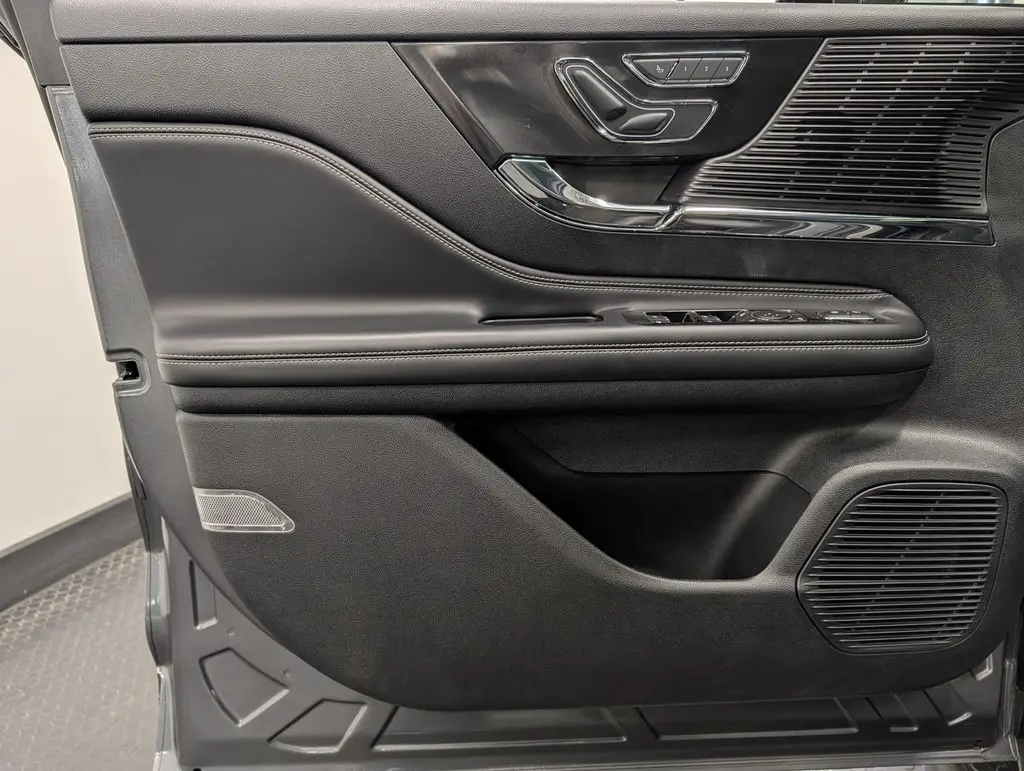 2022 Lincoln Corsair - $25,293