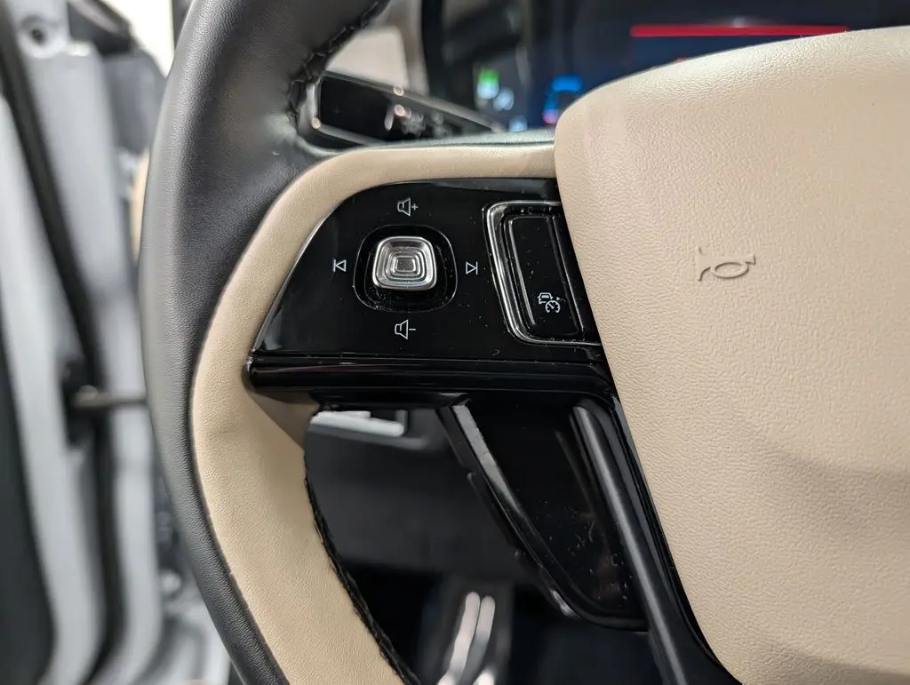 2025 Lincoln Corsair - $42,198