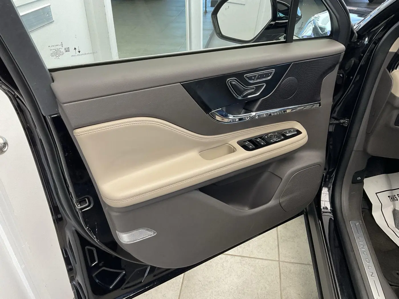 2023 Lincoln Corsair - $29,995