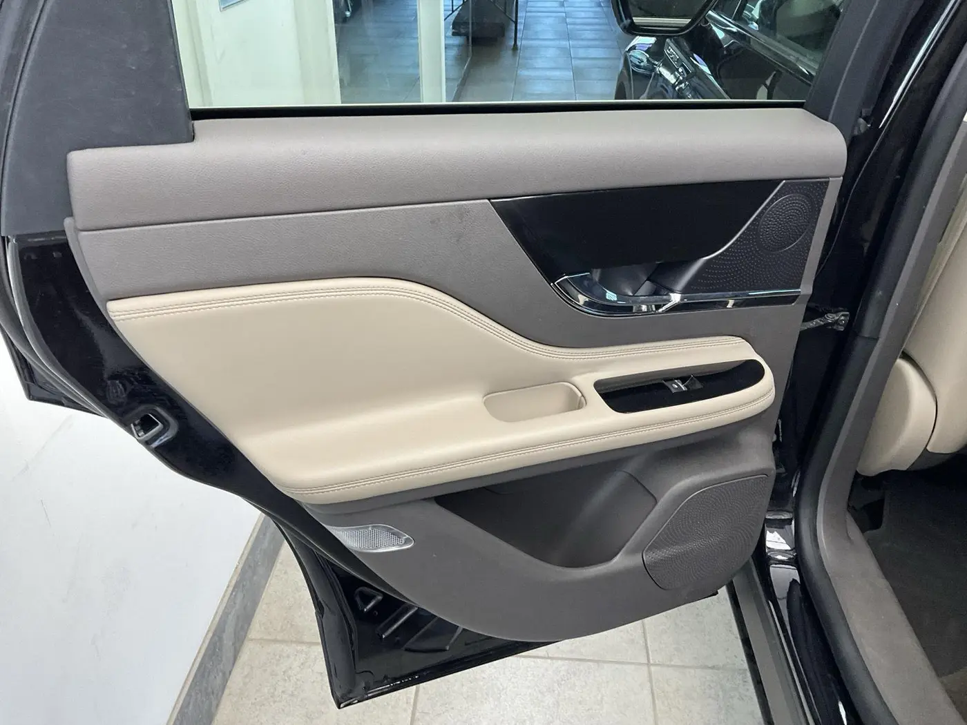 2023 Lincoln Corsair - $29,995