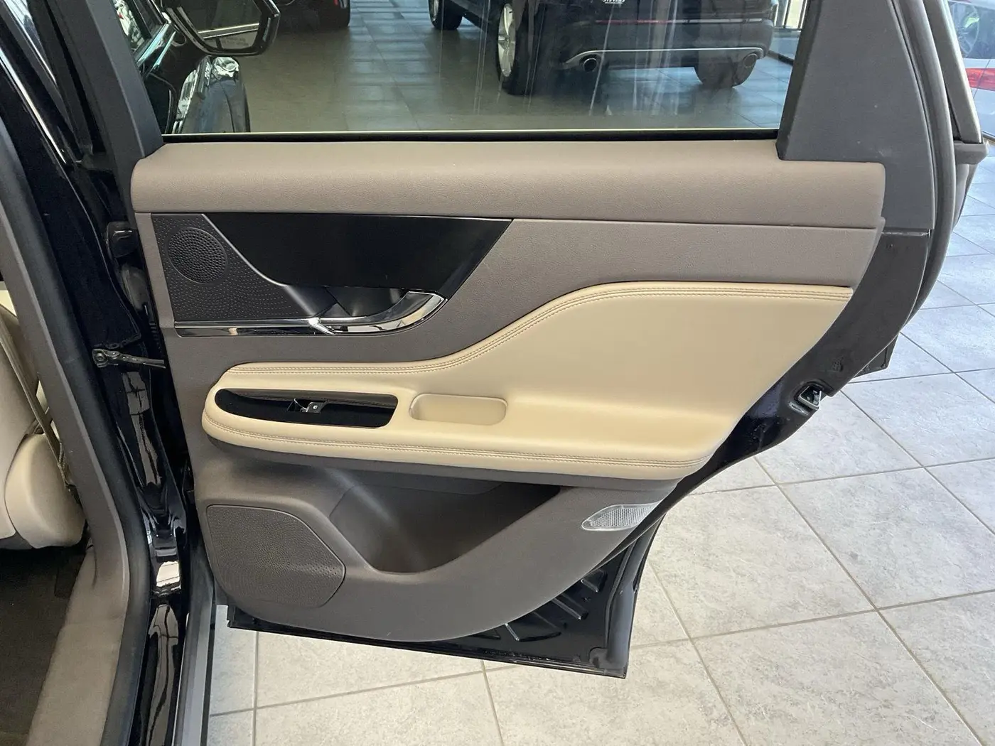 2023 Lincoln Corsair - $29,995