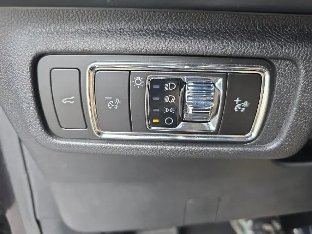2023 Lincoln Corsair - $30,882