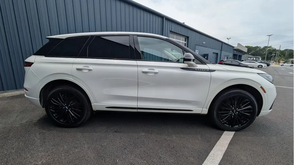 2025 Lincoln Corsair Premiere