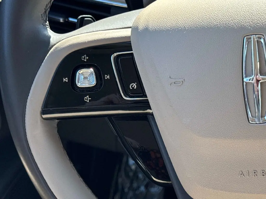 2022 Lincoln Corsair - $30,995