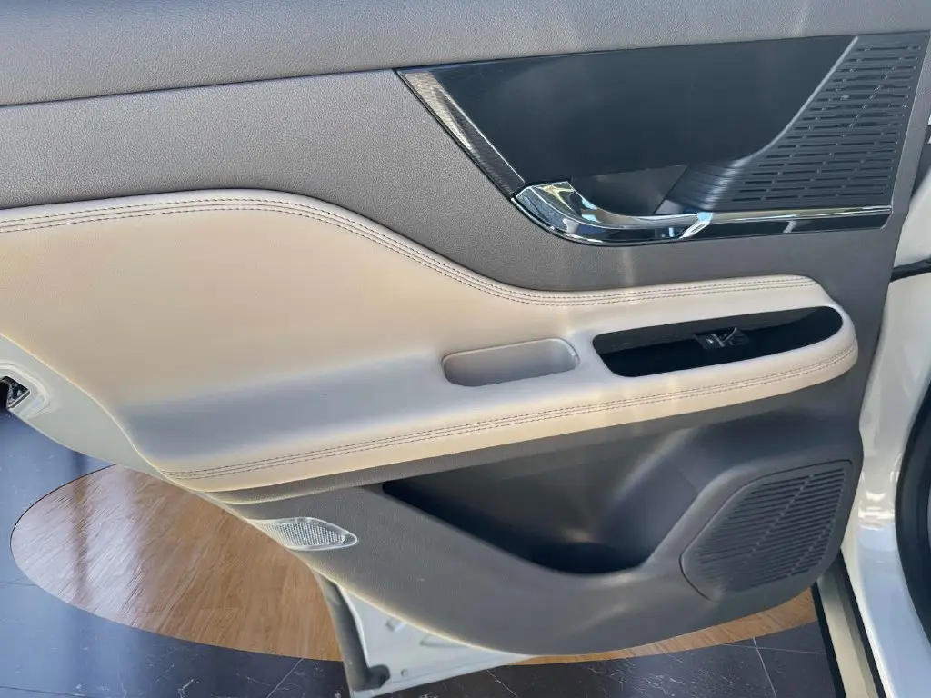 2022 Lincoln Corsair - $30,995