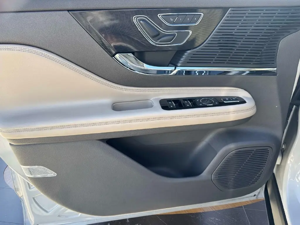 2022 Lincoln Corsair - $30,995