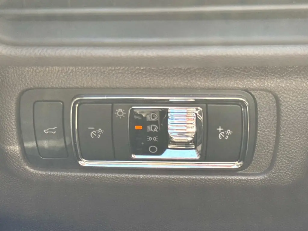 2022 Lincoln Corsair - $30,995