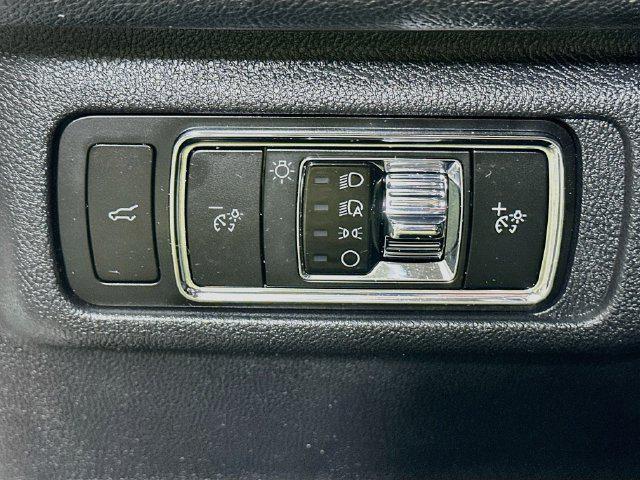 2023 Lincoln Corsair - $27,495