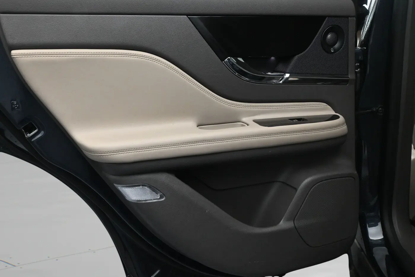 2022 Lincoln Corsair - $25,699