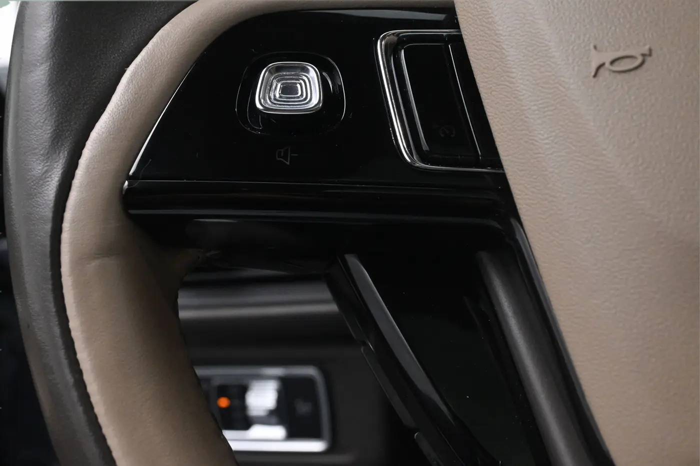 2022 Lincoln Corsair - $25,699
