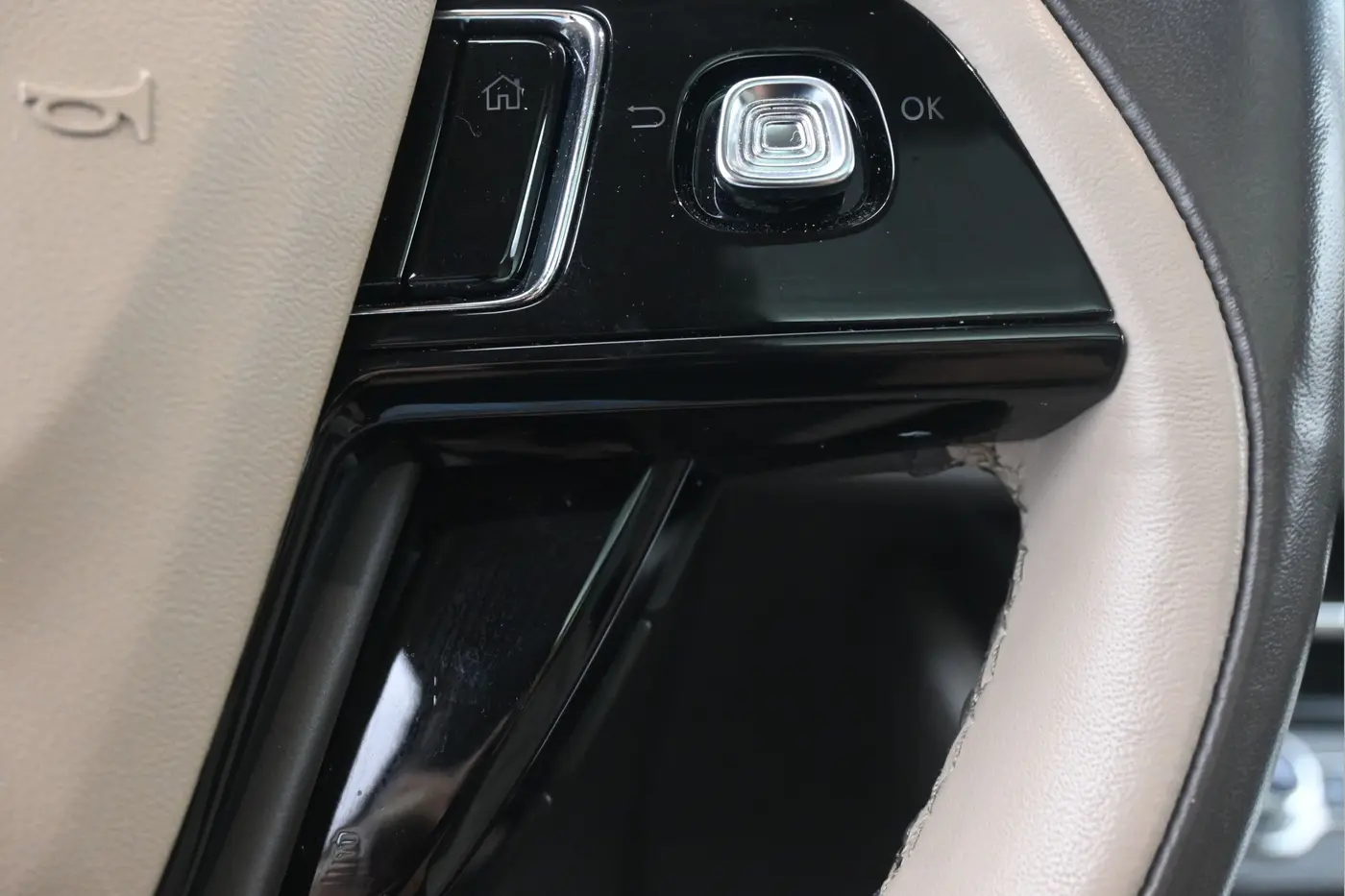 2022 Lincoln Corsair - $25,699