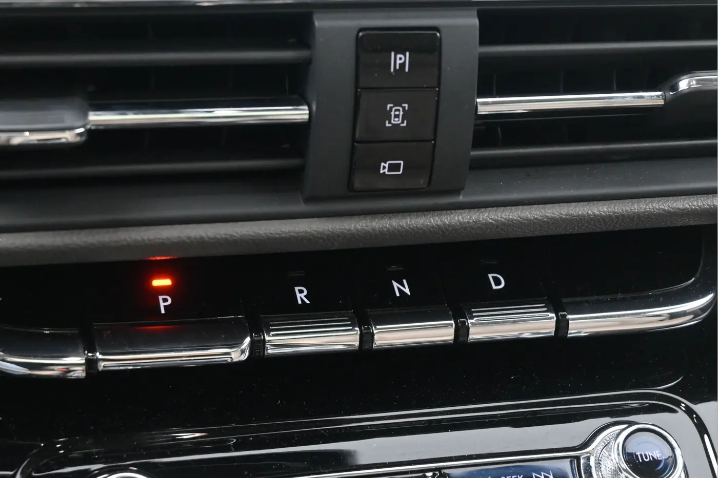 2022 Lincoln Corsair - $25,699