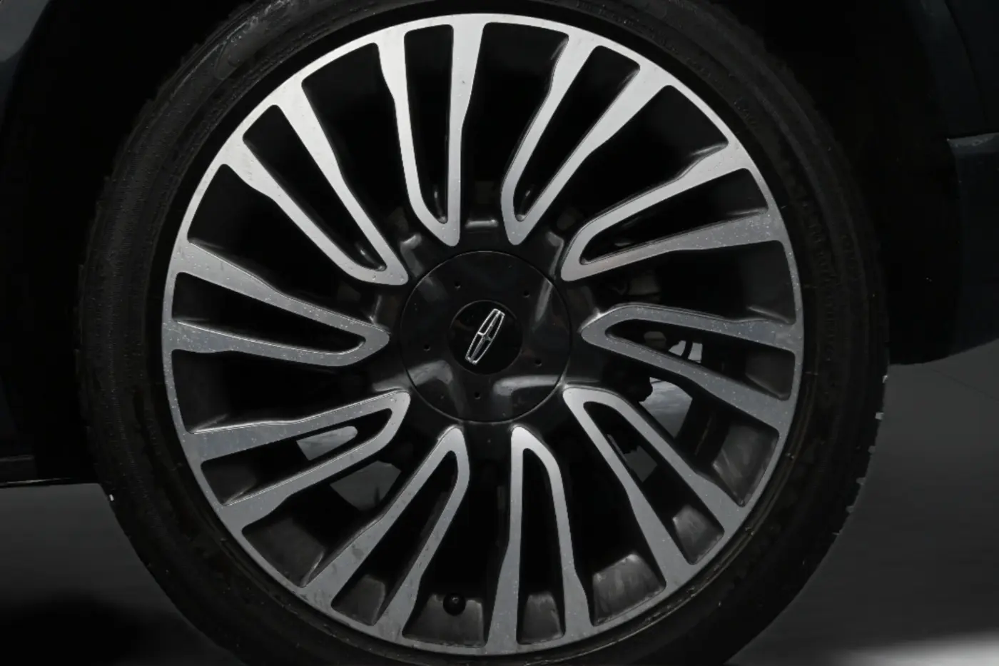 2022 Lincoln Corsair - $25,699