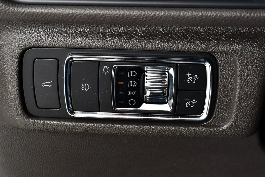 2021 Lincoln Corsair - $20,755