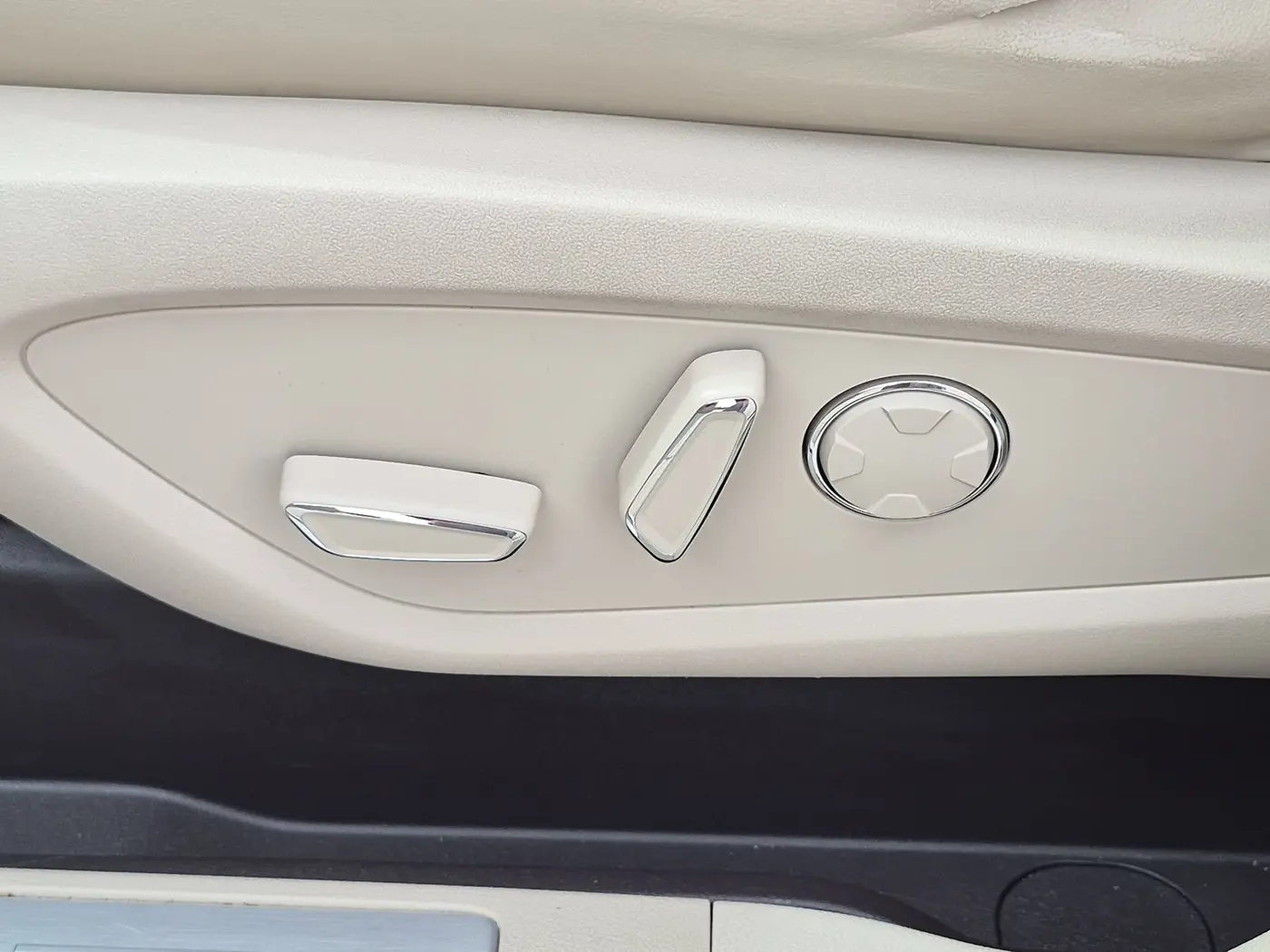 2019 Lincoln MKC - $17,588