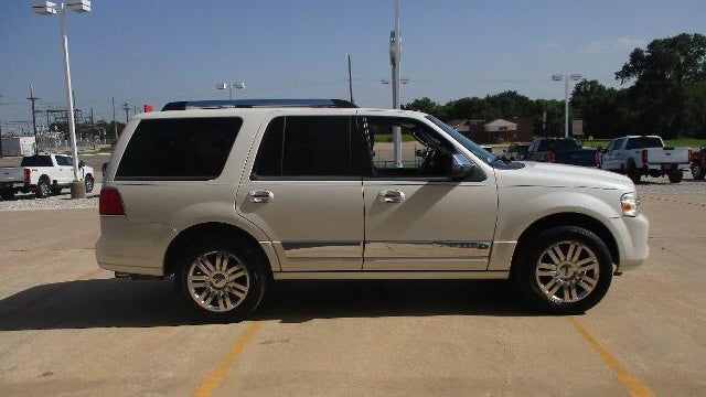 2014 Lincoln Navigator Base