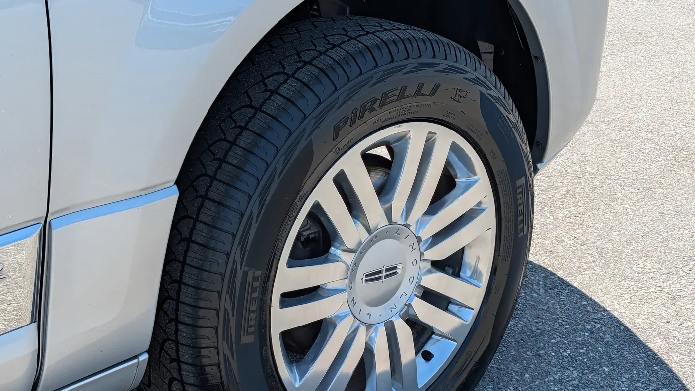 2014 Lincoln Navigator Base