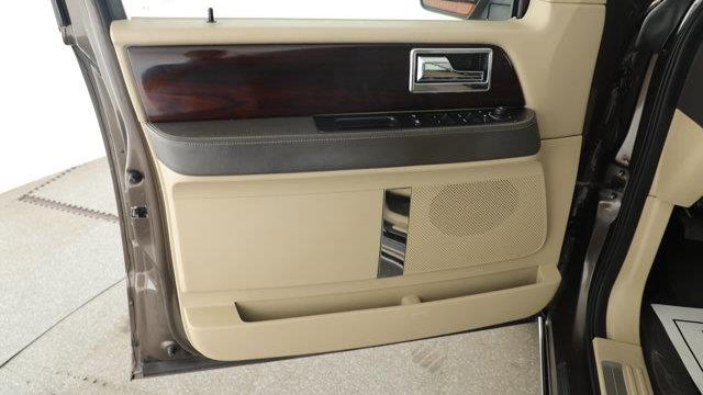 2015 Lincoln Navigator Base