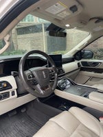 2019 Navigator Thumbnail 3
