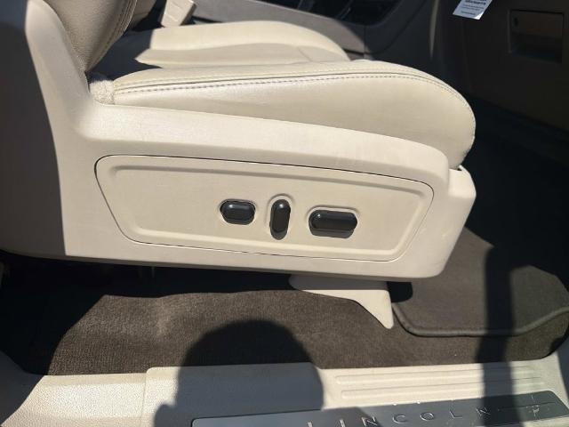 2017 Lincoln Navigator - $15,880