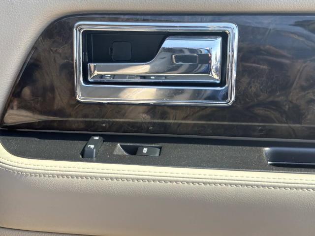 2017 Lincoln Navigator - $15,880