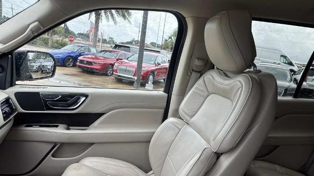 2019 Lincoln Navigator Select