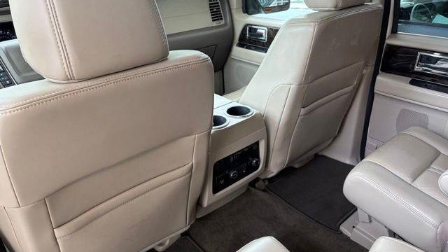 2017 Lincoln Navigator Select