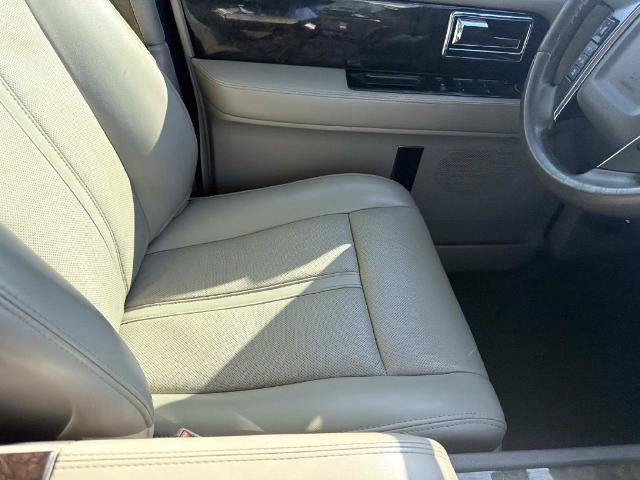 2017 Lincoln Navigator - $19,880