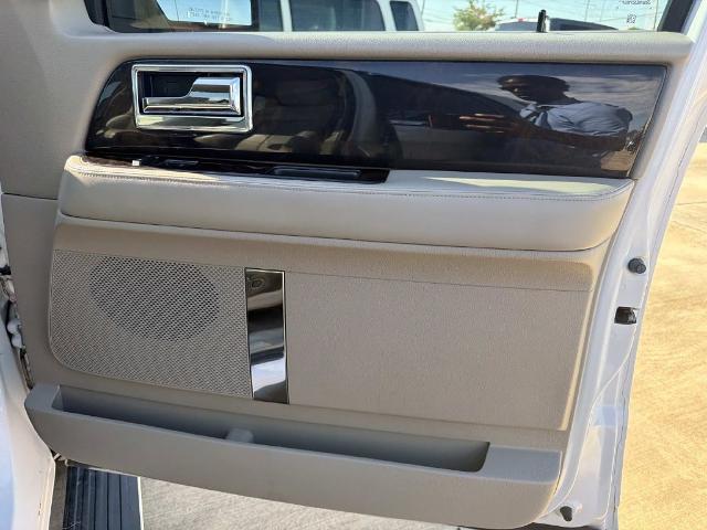 2017 Lincoln Navigator - $19,880