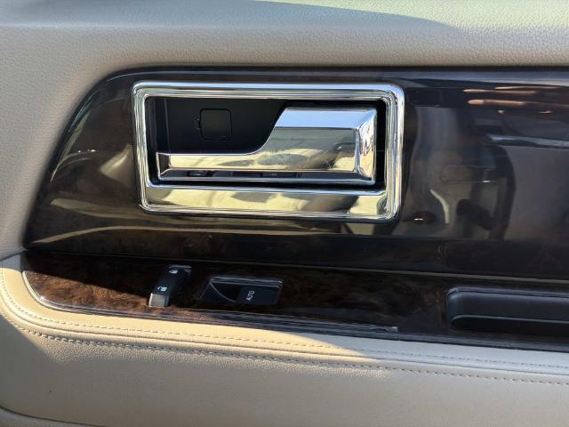 2017 Lincoln Navigator - $19,880