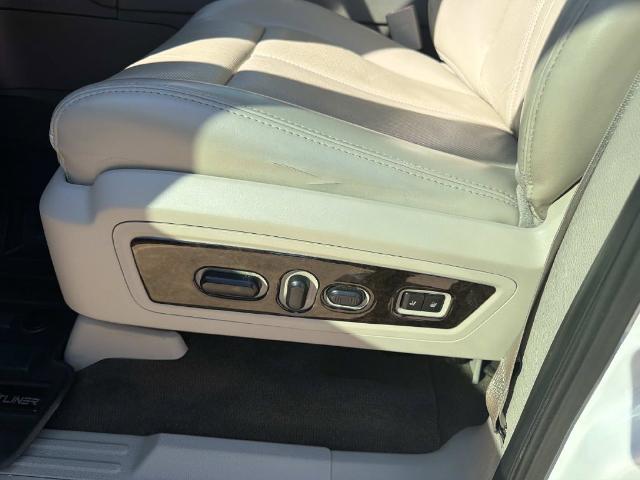 2017 Lincoln Navigator - $19,880