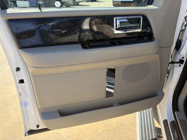 2017 Lincoln Navigator - $19,880