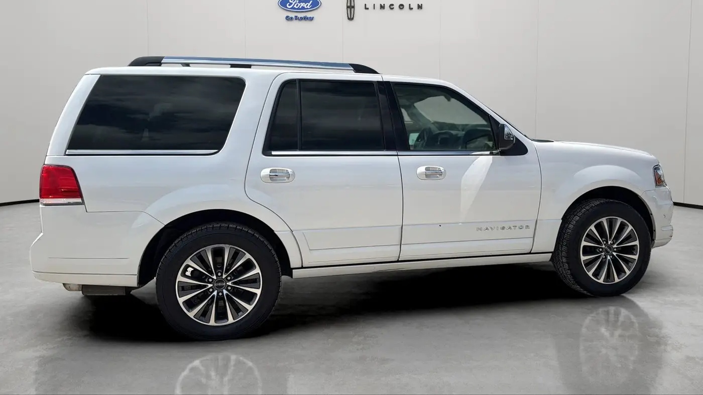 2017 Lincoln Navigator Select